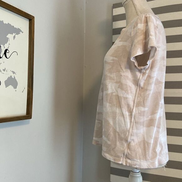 Athleta Cream Camo Organic Daily Crew Short Sleeve Tee Blouse Size Medium - Picture 4 of 8